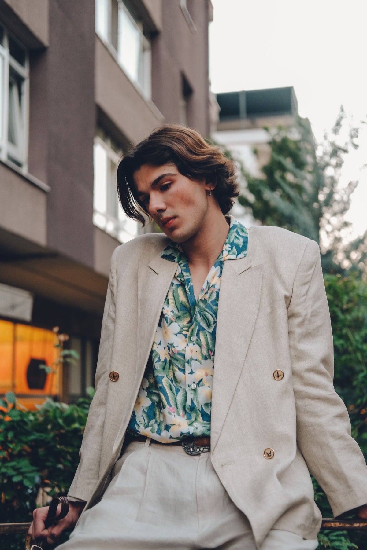 Linen for men complete guide — man in a relaxed linen suit outdoors