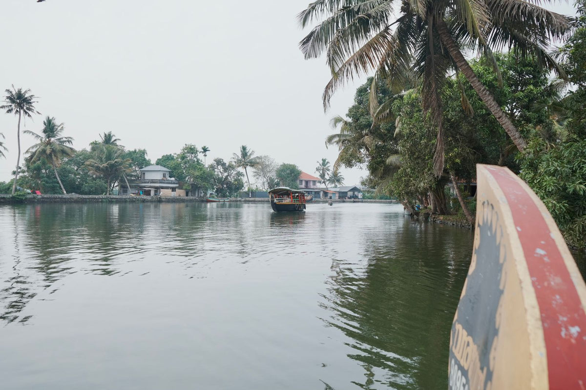 Kerala backwaters houseboat during the Onam season, a festive backdrop for a men's Onam outfit guide